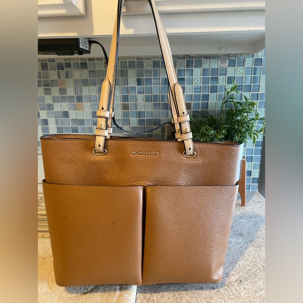 Michael Kors Bedford Medium Pebbled Leather Tote